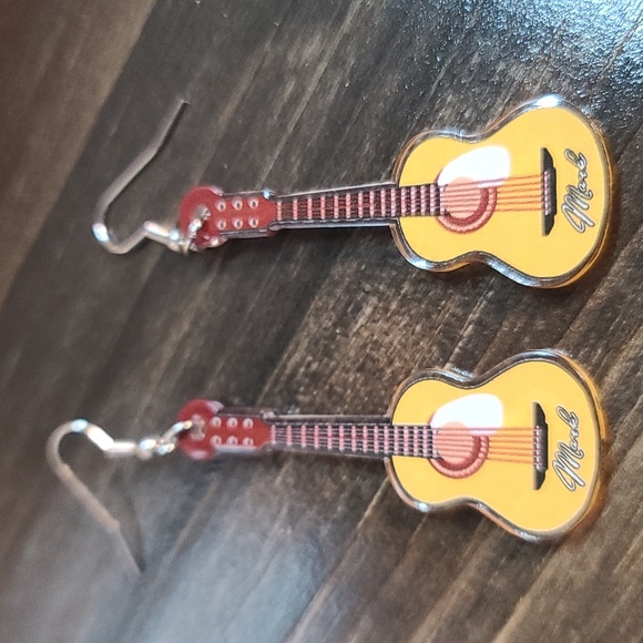 GUITAR EARRINGS dangle acrylic tan yellow NWT - Picture 4 of 4